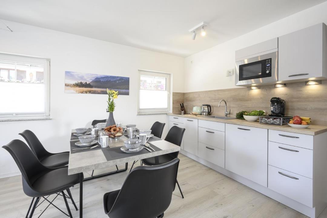 Enzian Apartments ไกรน์เนา ภายนอก รูปภาพ