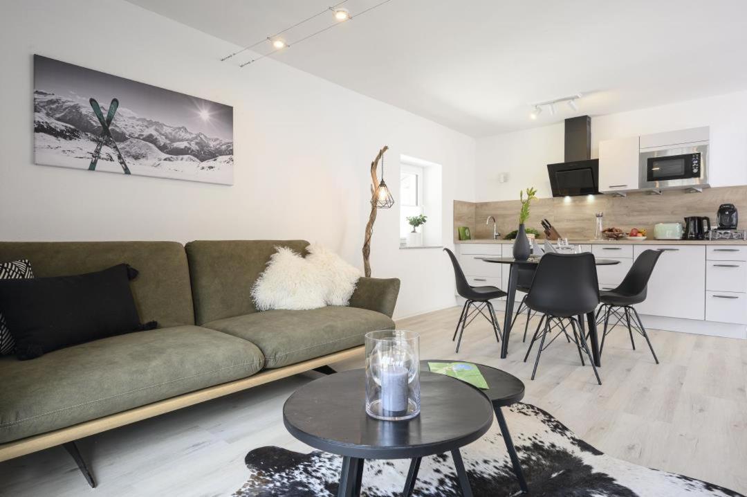 Enzian Apartments ไกรน์เนา ภายนอก รูปภาพ