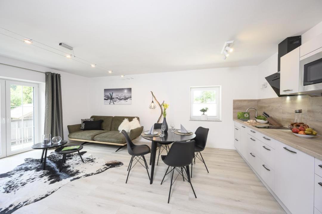 Enzian Apartments ไกรน์เนา ภายนอก รูปภาพ
