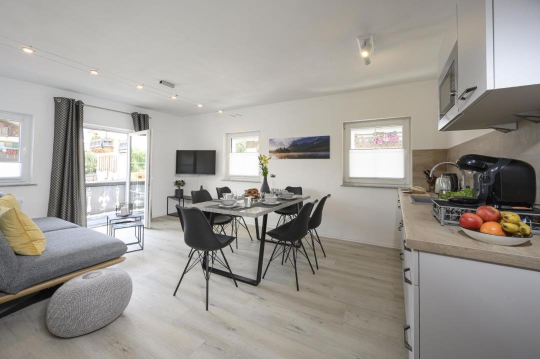 Enzian Apartments ไกรน์เนา ภายนอก รูปภาพ